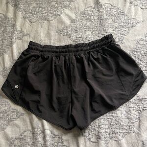 lululemon hotty hot short 2.5” size 10